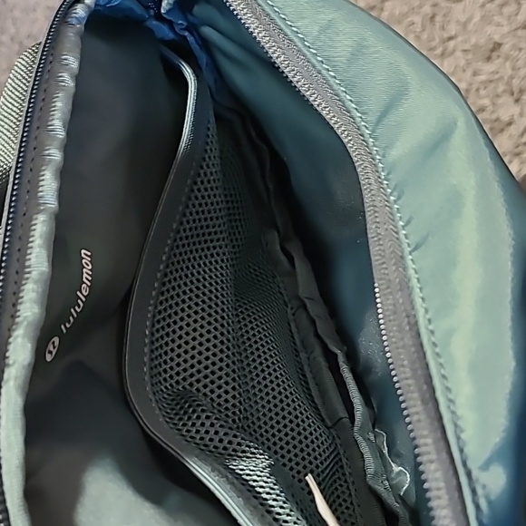 Lululemon All Day Essentials Belt Bag, 2.5L, Forrest green - Picture 4 of 10